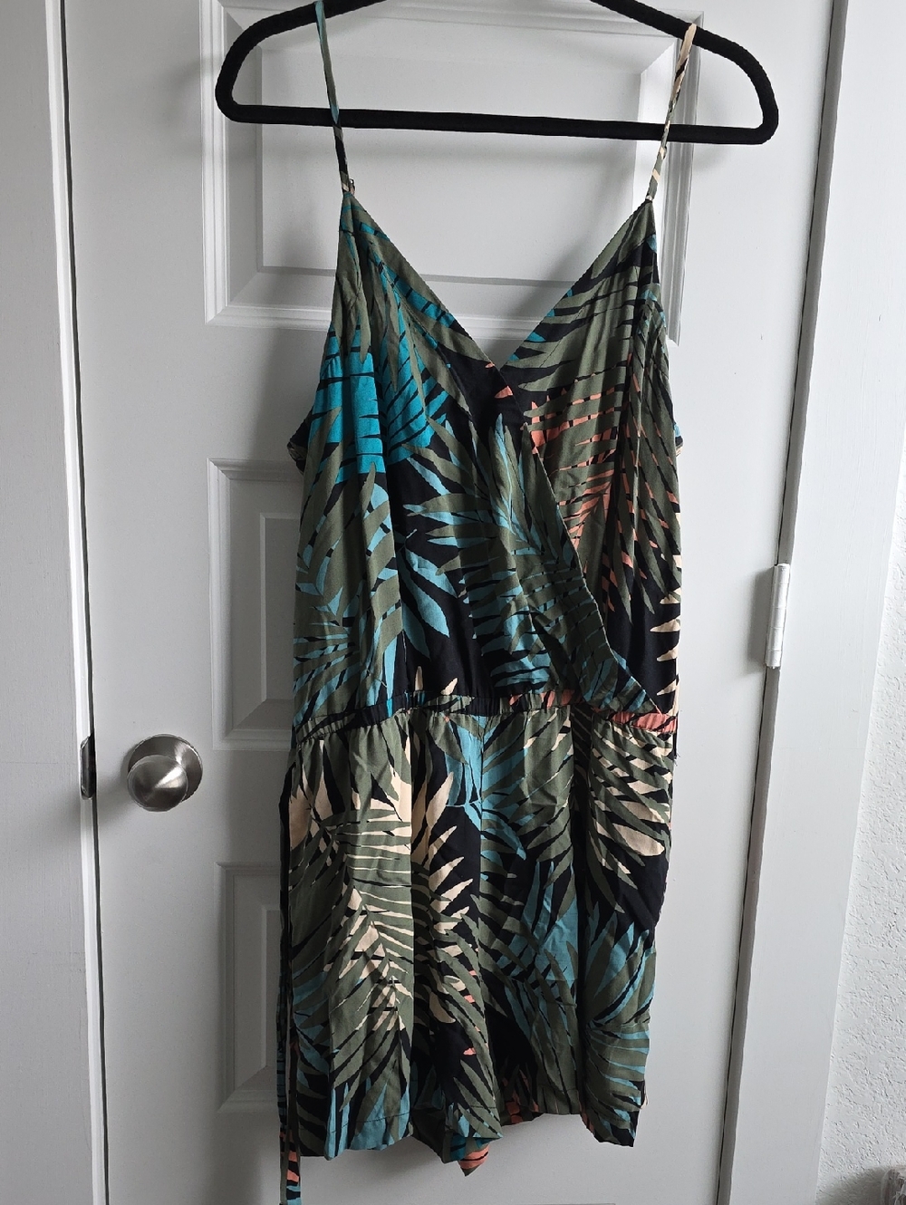 LOFT Outlet Coral & Olive Tropical Print Romper Large G178